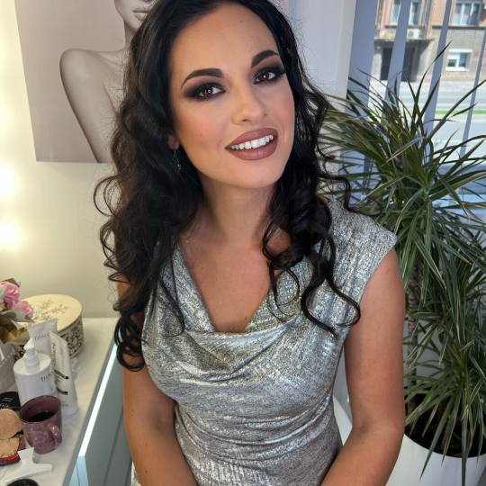 Skinlift Beauty Centar #nis Make-up / šminkanje Profesionalno šminkanje + veštačke trepavice