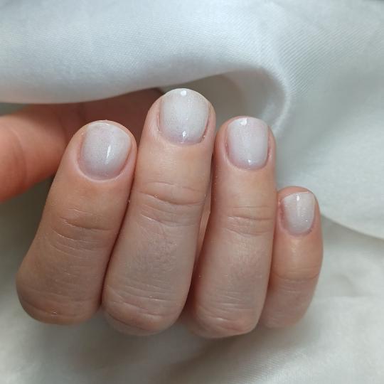 La Hermosa Beauty Studio #beograd Ojačavanje noktiju Ojačavanje prirodnih noktiju gelom