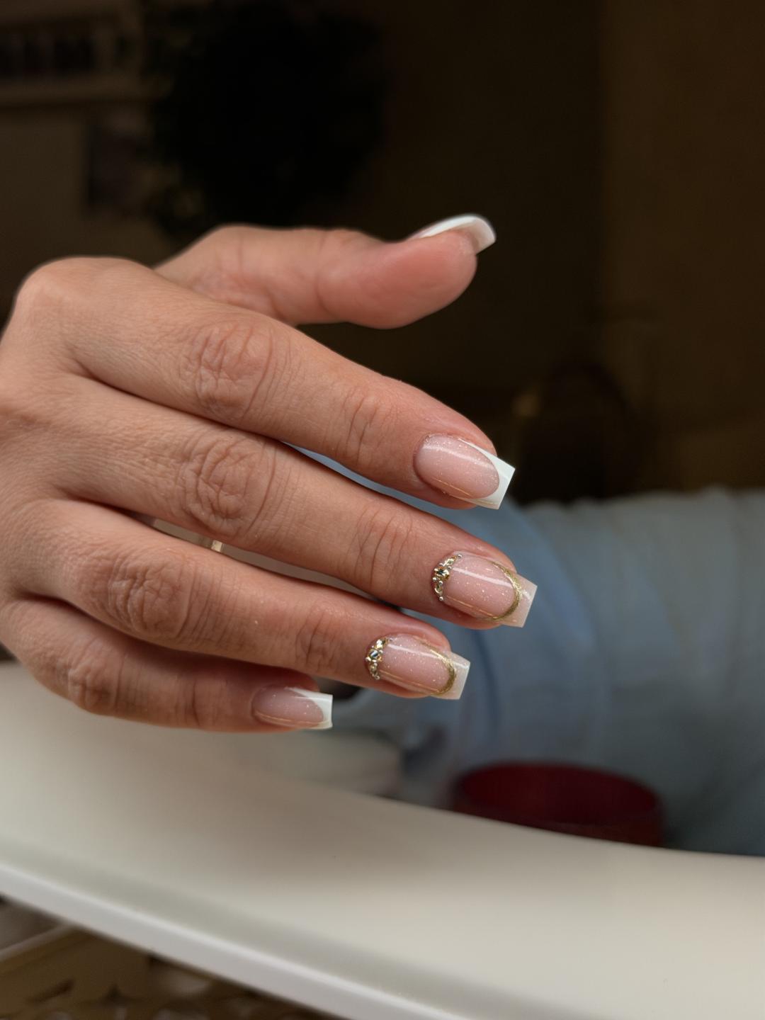 Izlivanje noktiju gelom - M dužina - Becca’s Beauty Lounge, Beograd Izlivanje noktiju Nokti Izlivanje noktiju, Beograd, Novi Beograd blokovi, Belville, Savski kej