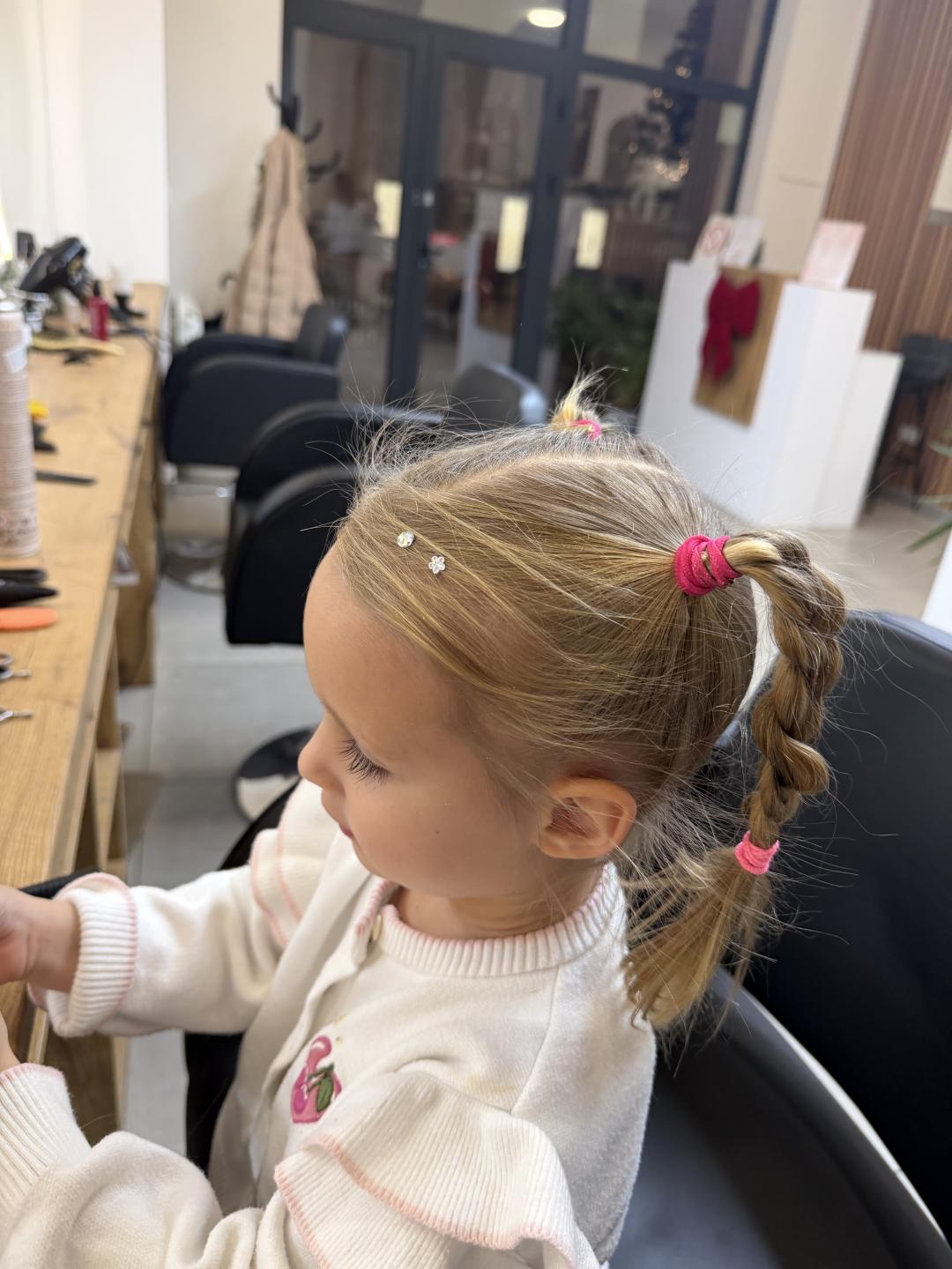 Kikice - više komada - Studio Eleven Ladies&Gentlemen, Beograd Dečije šišanje Frizerski saloni Dečije šišanje, Beograd, Zvezdara