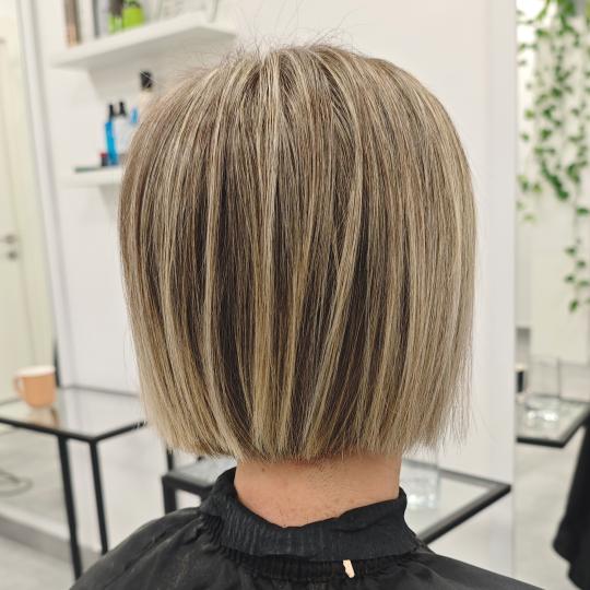 Kotenkova Studio & Education #beograd Pramenovi Blond tehnike cele dužine - kosa srednje dužine
