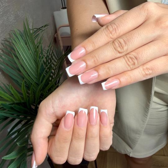 Beauty room Zvezdara #beograd Izlivanje noktiju Izlivanje noktiju gelom - M dužina Nokti
