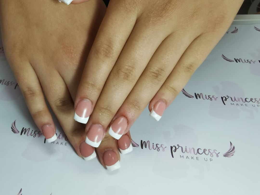 Miss Princess Make up #beograd Izlivanje noktiju Izlivanje noktiju gelom / akrilom / akry gelom - M dužina