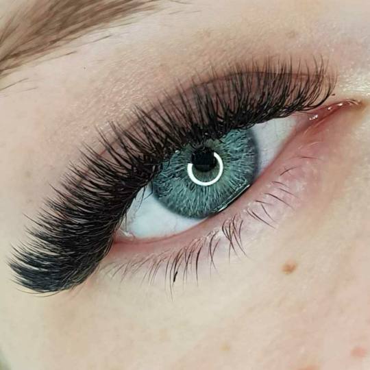 Right Beauty #beograd Nadogradnja trepavica Nadogradnja trepavica - ruski volumen 5D - 8D
