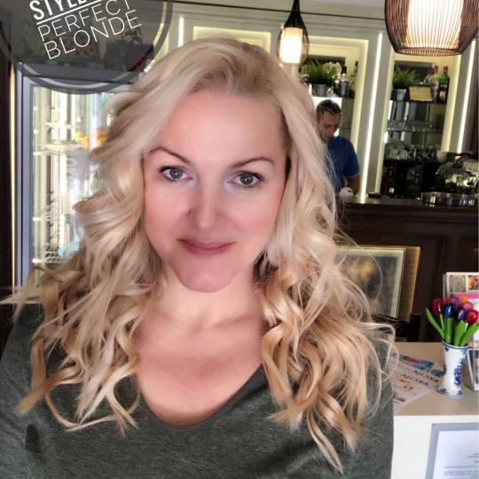Bibi beauty centar #beograd Farbanje kose Farbanje cele dužine - izlazak iz crne boje Savrsena plav