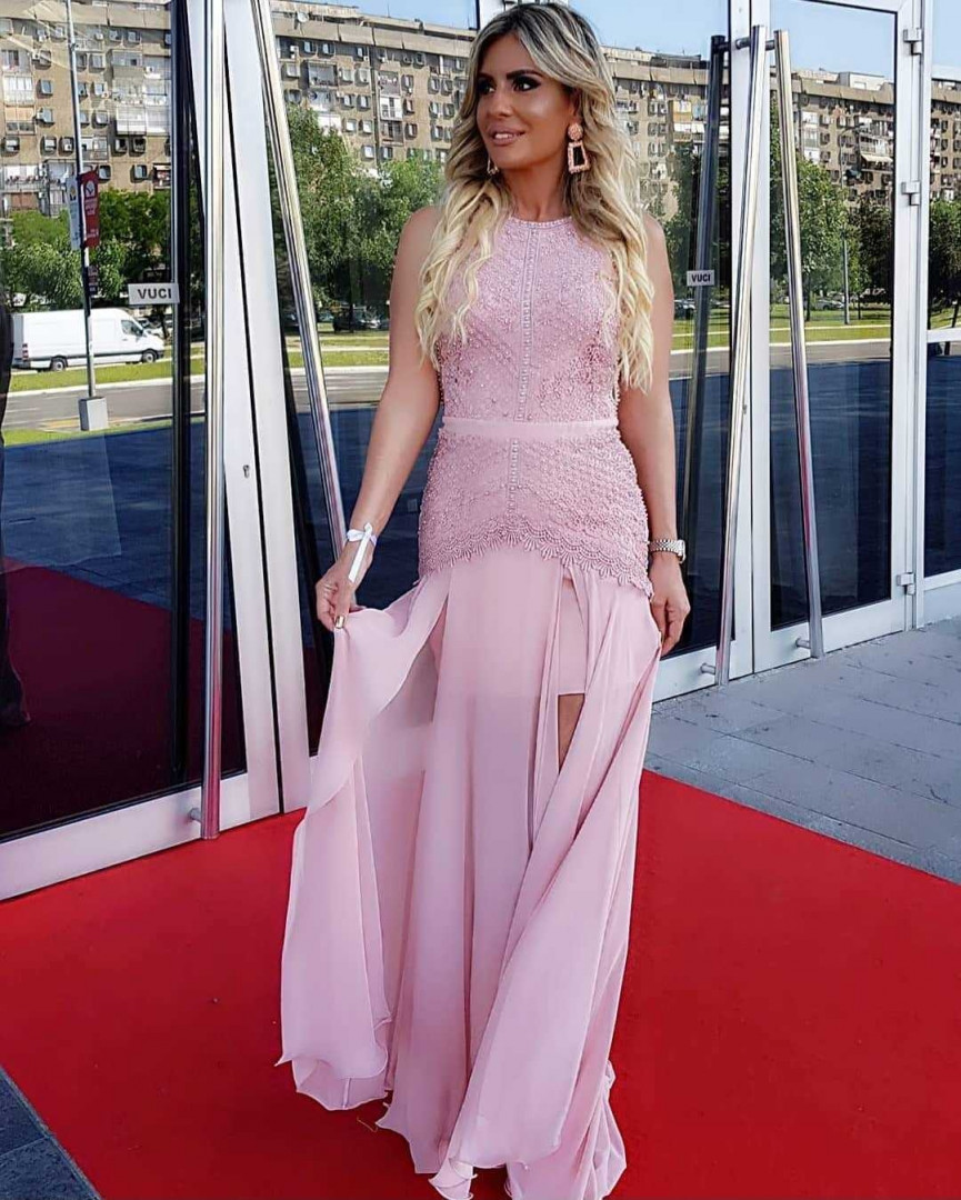 Aki Shine #krusevac Svečane i frizure za svadbu Svečana/večernja frizura + šminka sa veštačkim trepavicama