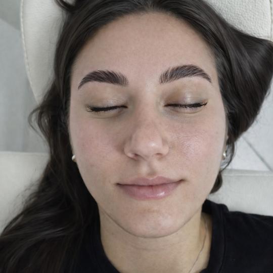 Shishi beauty studio #beograd Obrve Brow lift Obrve sa kojima vase pouzdanje moze samo da raste.Tret