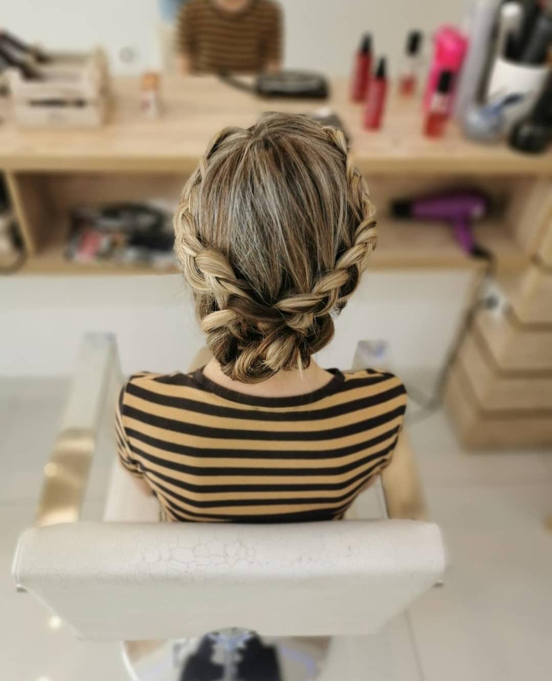 Svečana frizura kratka i srednja dužina - Kardashians Beauty Style, Novi Sad Žensko šišanje Frizerski saloni Žensko šišanje, Novi Sad, Centar - Stari grad