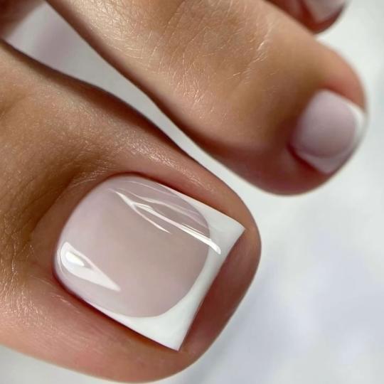 Lion King #beograd Estetski pedikir Pedikir + piling + gel lak - frenč