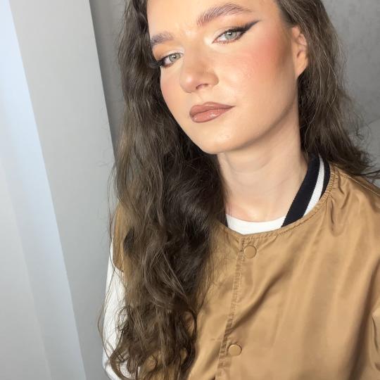 Artist Alex Studio #nis Make-up / šminkanje Profesionalno šminkanje + veštačke trepavice