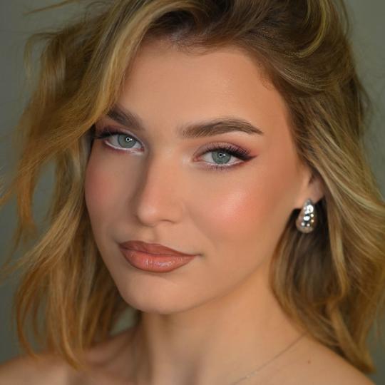 Ivana Vit #beograd Make-up / šminkanje Profesionalno šminkanje - za mladu Soft Glam u roze tonovim