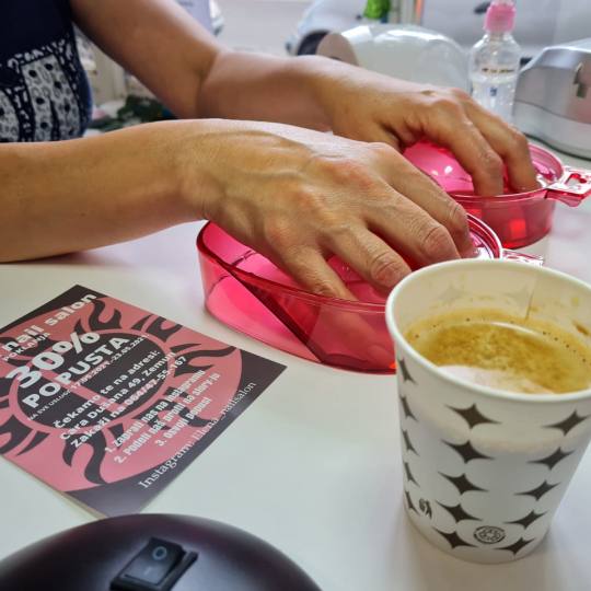 Elena Nails #beograd Manikir SPA manikir uz šoljicu kvalitetne espreso kafe. Spa manikir + trajni l