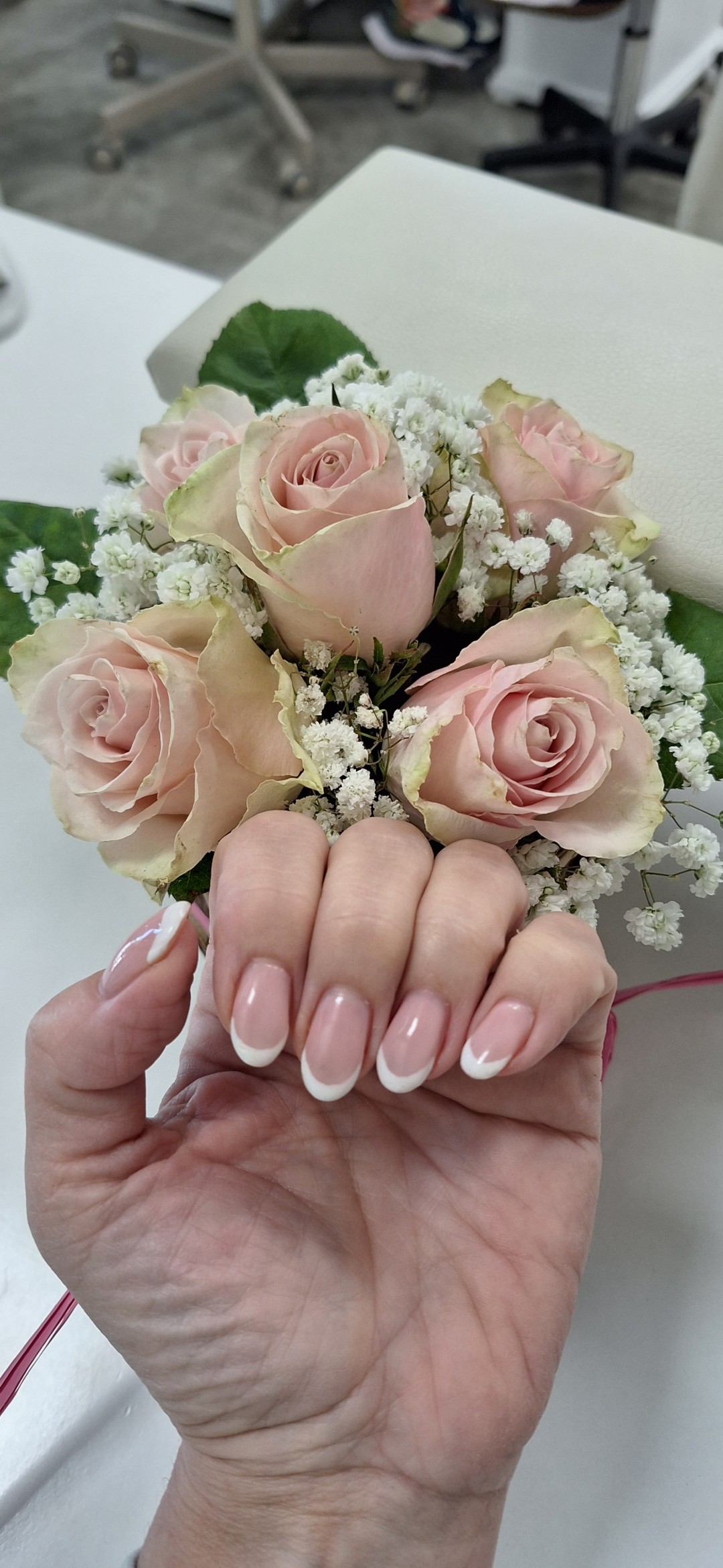 Monstera beauty salon #beograd Izlivanje noktiju Izlivanje noktiju gelom + french