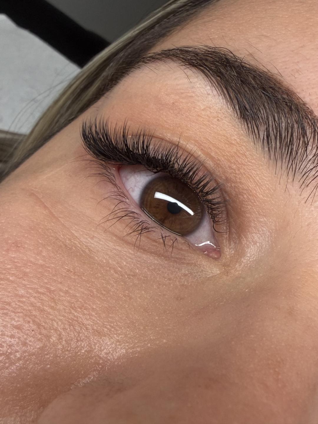 Nadogradnja svilenih trepavica - mix metoda - La Hermosa Beauty Studio, Beograd Nadogradnja trepavica Lice Nadogradnja trepavica, Beograd, Novi Beograd Ušće, Sava Centar