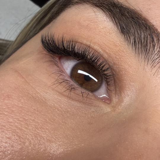 La Hermosa Beauty Studio usluga