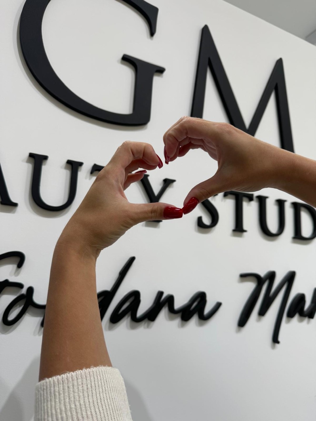 GM Beauty studio #beograd Izlivanje noktiju Izlivanje noktiju gelom - M dužina