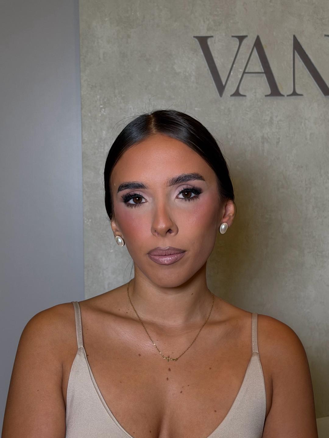 Vanilla rain beauty - Banovo brdo #beograd Make-up / šminkanje Profesionalno šminkanje + niski rep ili pundja