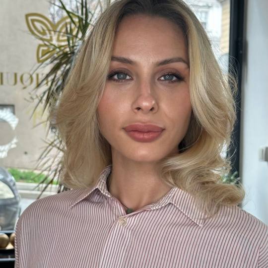 Esthetique Privé #beograd Pramenovi Pramenovi na foliju +Preliv + Feniranje +Šišanje +Black Cavia