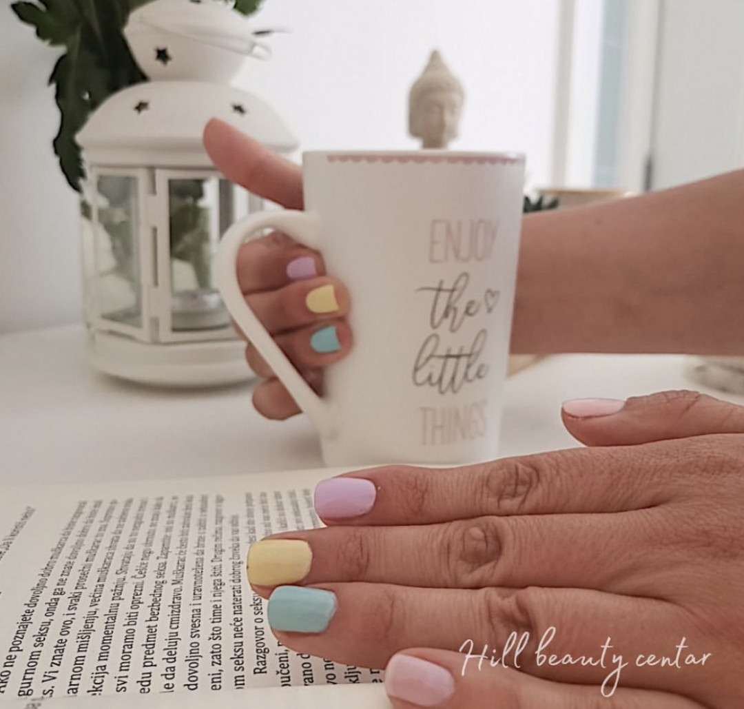 Hill Beauty Centar #beograd Ojačavanje noktiju Korekcija gela M dužina - boja
