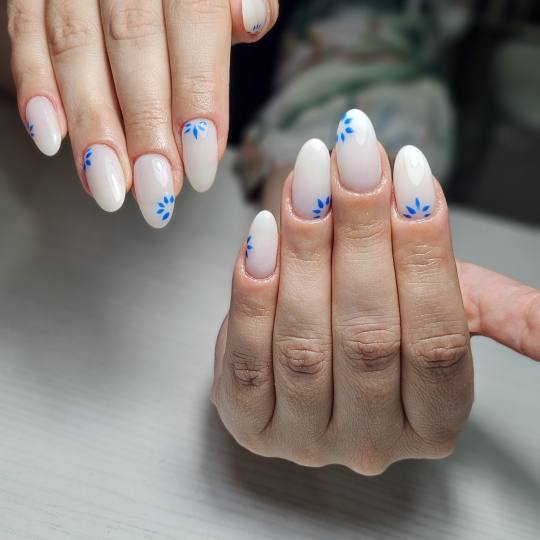 Butik Lepote #beograd Korekcija noktiju Korekcija noktiju gel boja ili frenc + aparatni manikir - M 