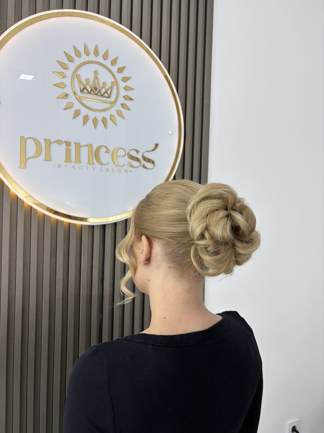 Princess beauty #nis Farbanje kose Svečana frizura - punđa sa loknama