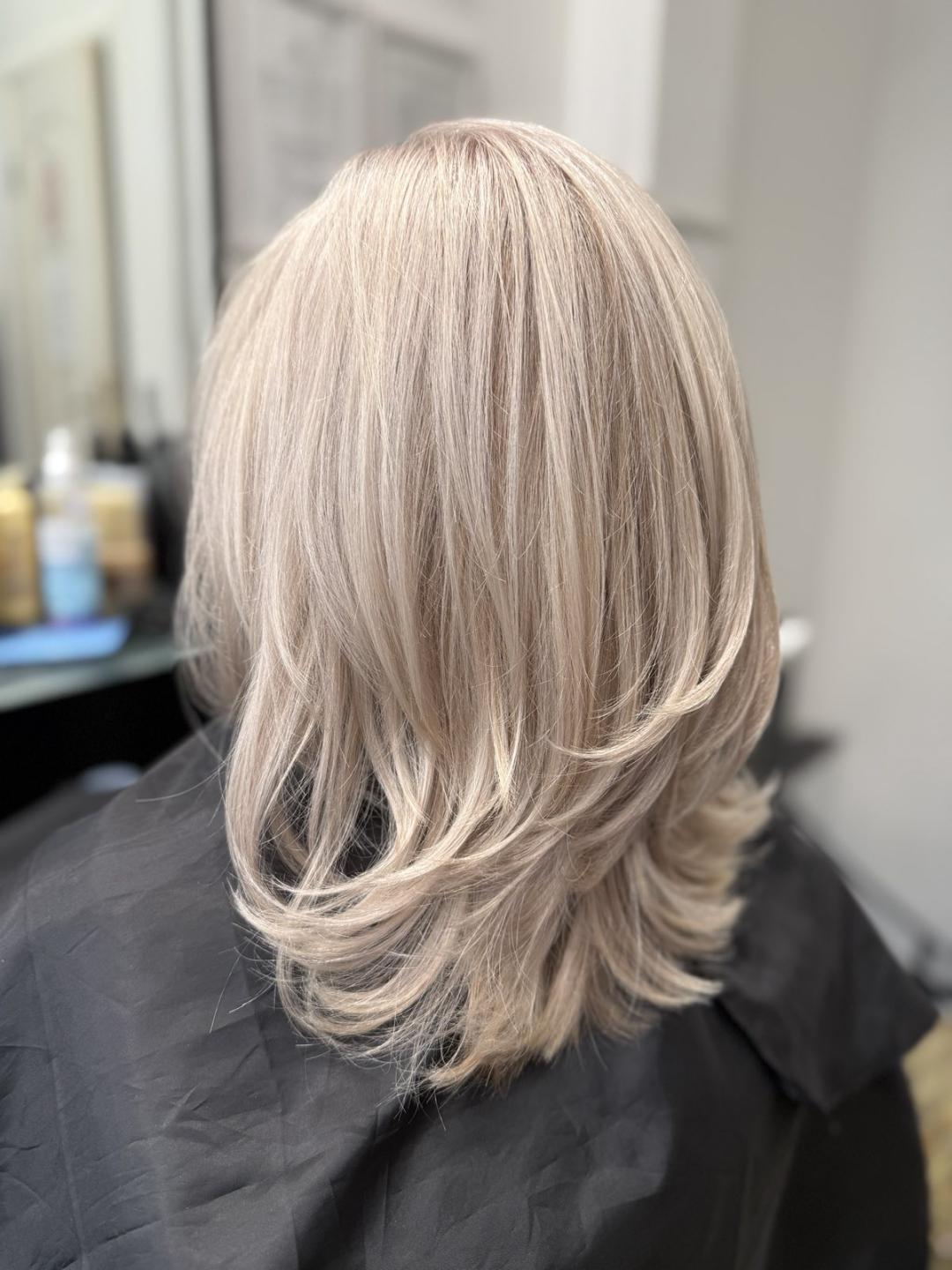 Farbanje cele duzine kose-duga kosa - Positive 8, Novi Sad Farbanje kose Frizerski saloni Farbanje kose, Novi Sad, Grbavica, Liman, Adamićevo