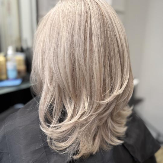 Positive 8 #novisad Farbanje kose Farbanje cele duzine kose-duga kosa