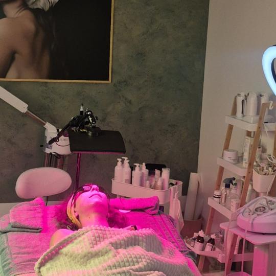 Beauty Koko Housse - Vračar #beograd Tretman lica Terapija crvenim svetlom za lice