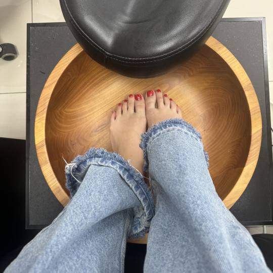 GM Beauty studio #beograd Estetski pedikir Estetski pedikir + lakiranje noktiju Ako želite da vam s