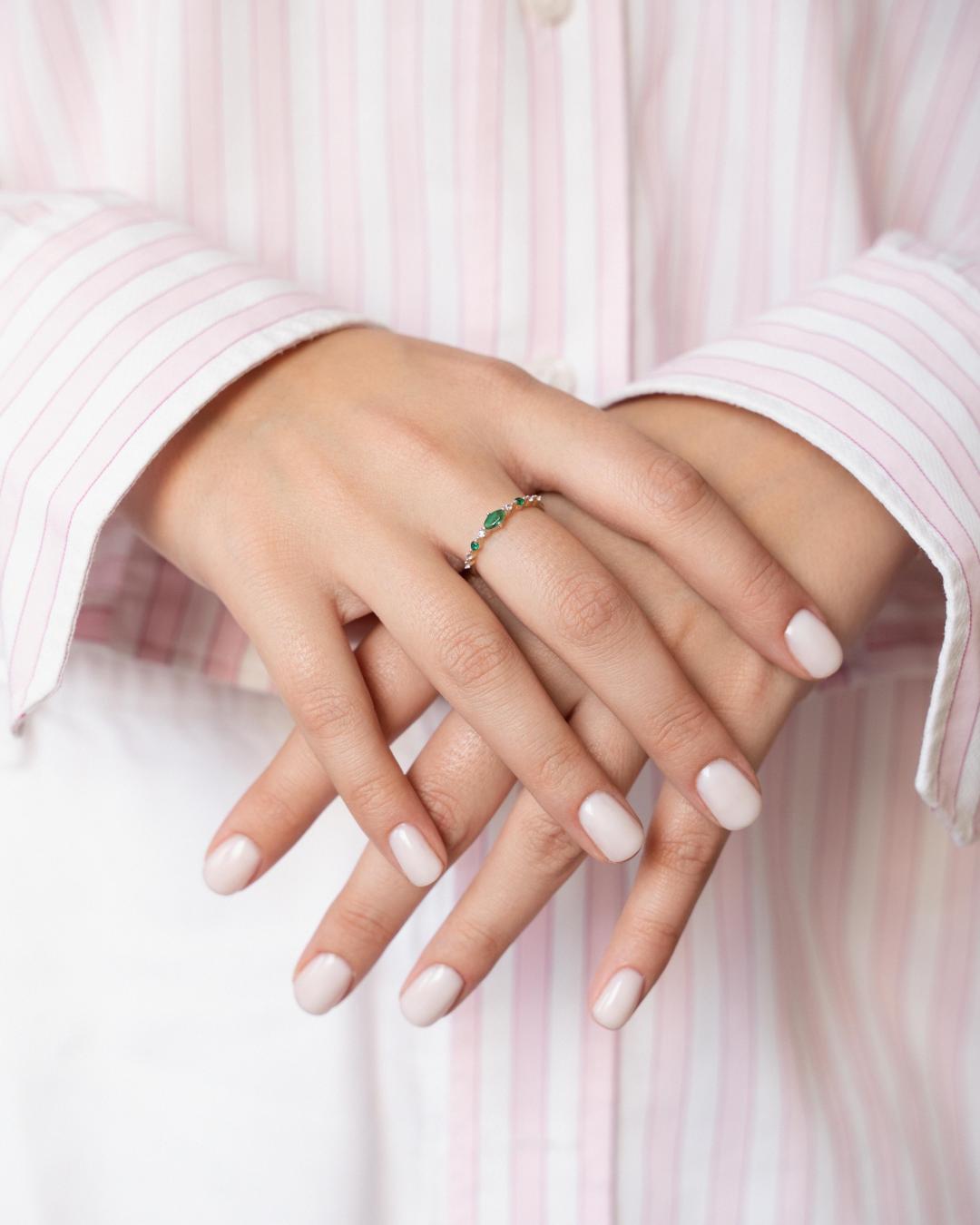 Baza Beauty Studio #beograd Ojačavanje noktiju Rubber baza / Gel lak - ruke