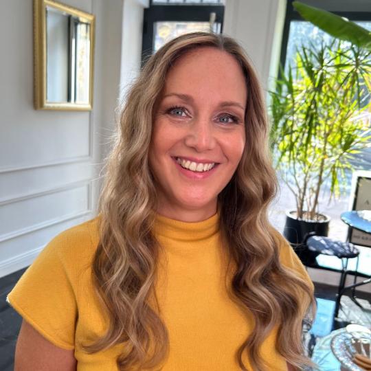 Esthetique Privé #beograd Ombre, sombre, balayage Balayage + Preliv +Feniranje + Šišanje +Black C