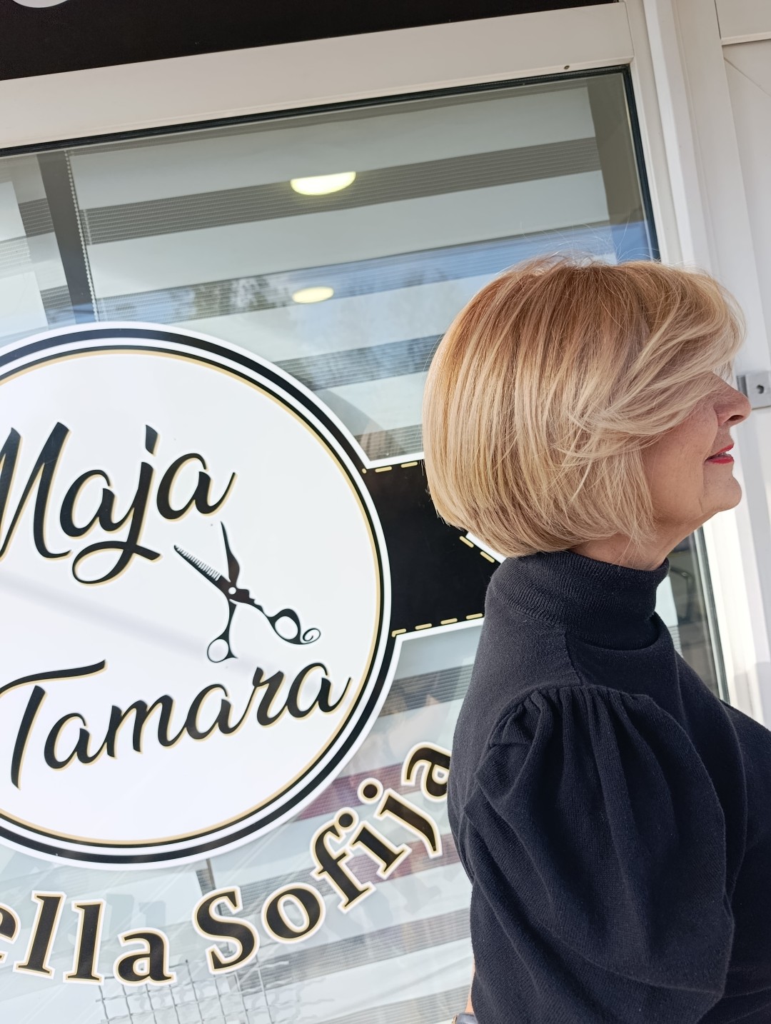 Bella Sofija #obrenovac Farbanje kose Farbanje izrastka + preliv + feniranje - sve dužine kose