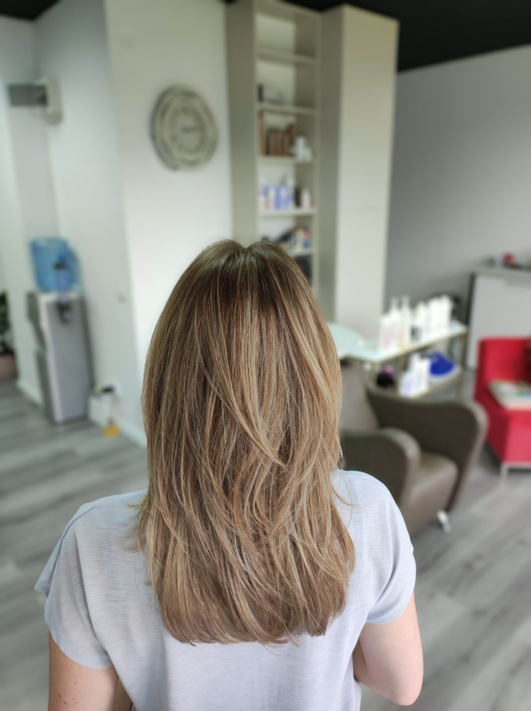 Radionica za šišanje po meri #beograd Pramenovi Pramenovi / Balayage/Babylight sa olaplex zastitom - kosa srednje dužine