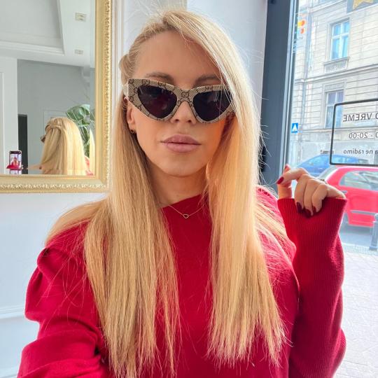 Esthetique Privé #beograd Šišanje Žensko šisanje +tretman za hidrataciju kose+ feniranje - sve 