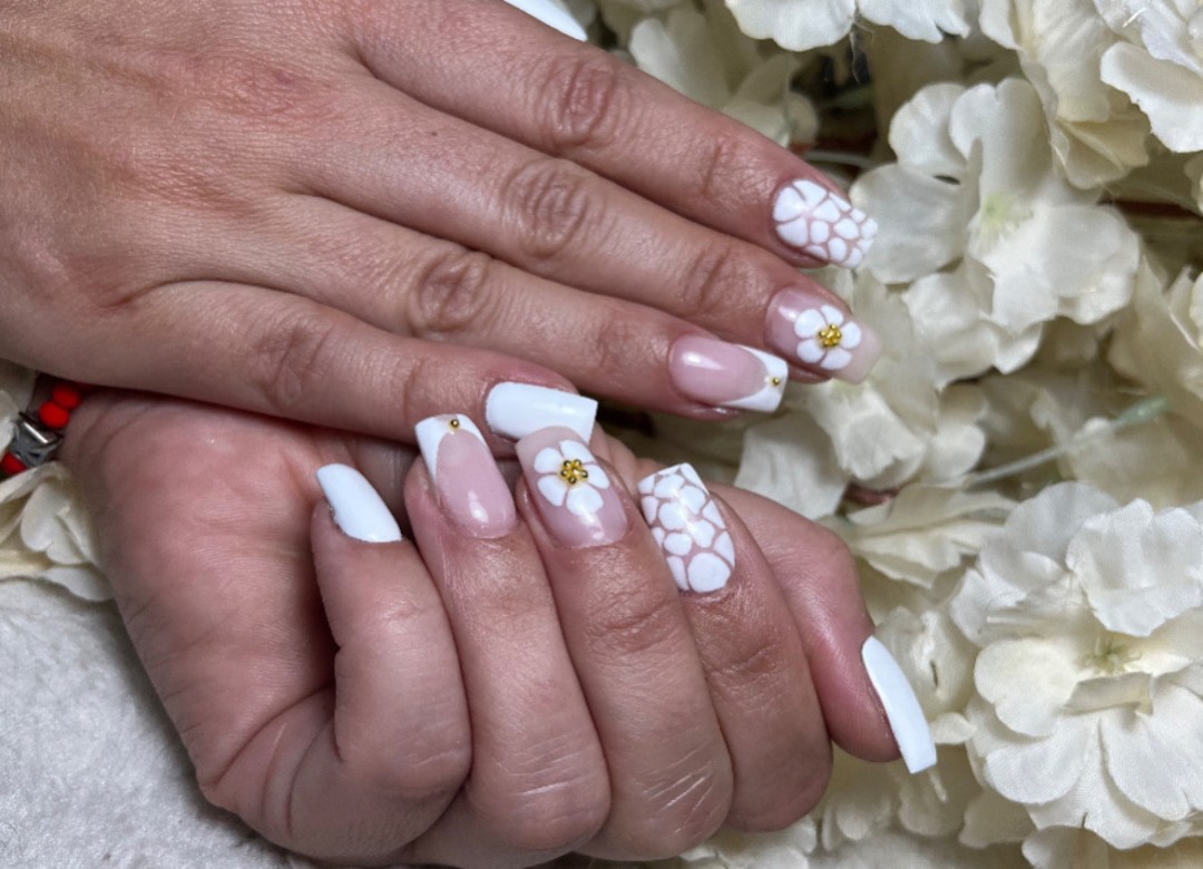 Coco Beauty Room #beograd Izlivanje noktiju Korekcija izlivanja noktiju gelom - M dužina