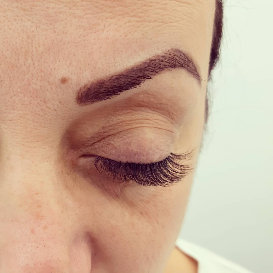 Albina Unisex Studio Lepote #temerin Nadogradnja trepavica Nadogradnja volumenskih trepavica 4D + oblikovanje obrva GRATIS