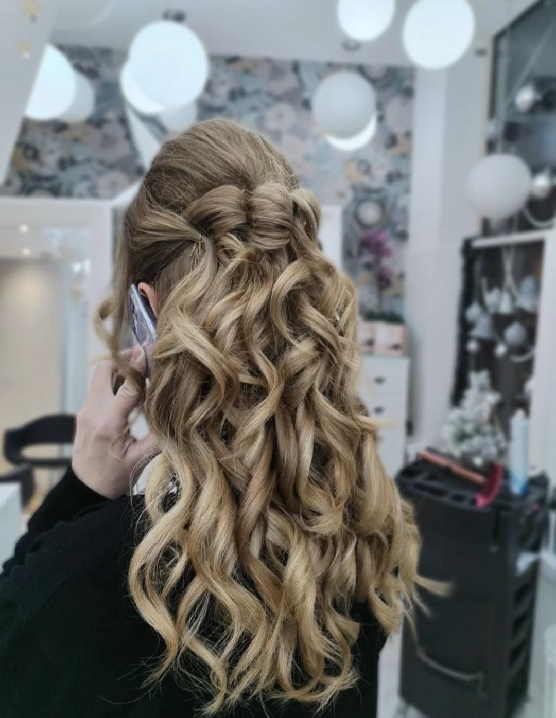 In line 1 #pancevo Svečane i frizure za svadbu Svečana frizura