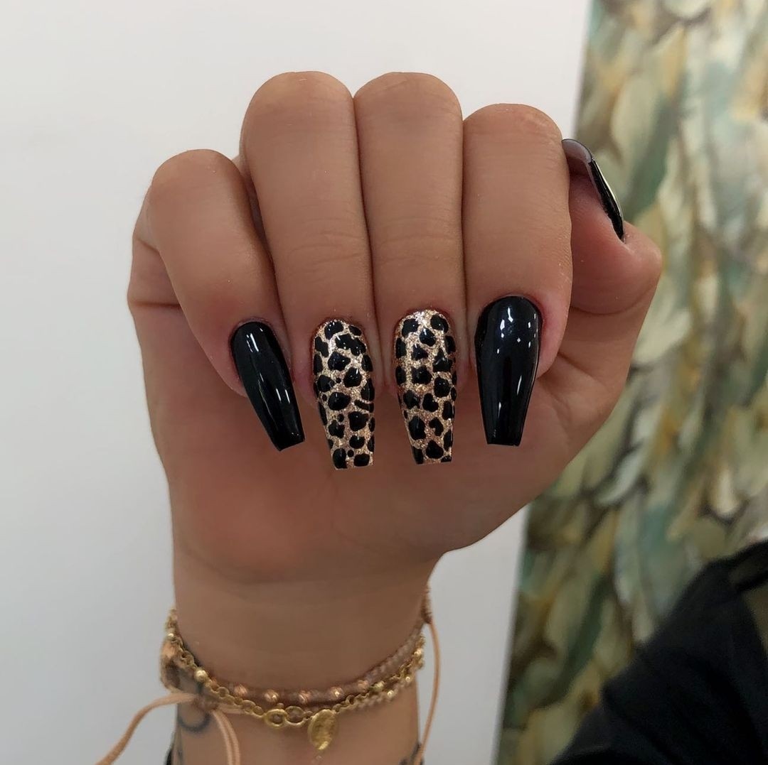 Esthetique Privé #beograd Lakiranje noktiju Nail art /cirkoni po noktu