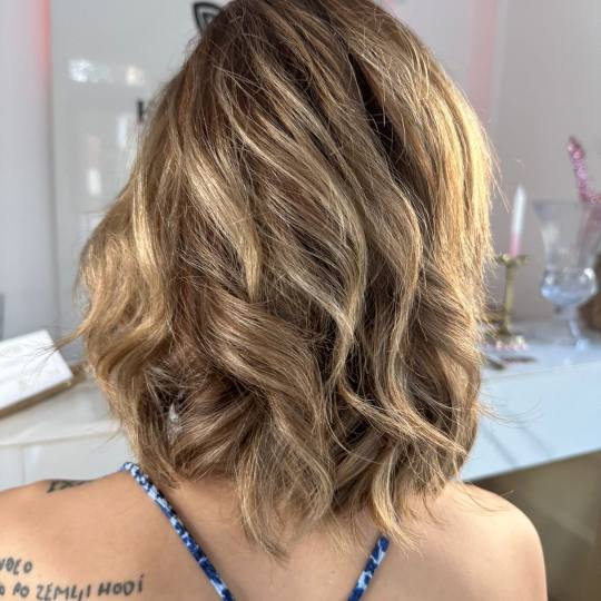 Esthetique Privé #beograd Pramenovi GOLDWELL Pramenovi + preliv + feniranje - kosa srednje dužine