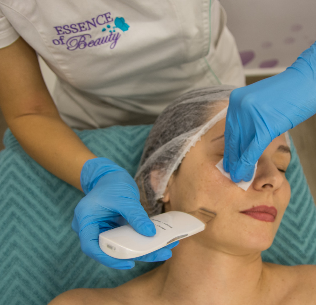 Essence of Beauty Academy #beograd Radiotalasni i ultrazvučni tretmani Ultrazvučno čišćenje lica + fototerapija