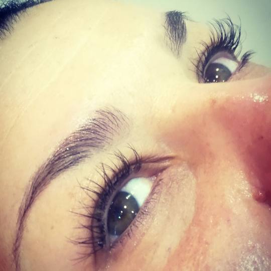 BODY. FACE & NAILS #beograd Nadogradnja trepavica Svilene trepavice,prirodne gustine ,duge+korekcija