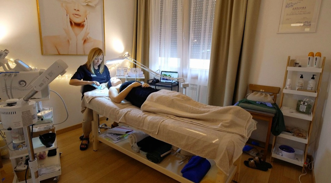 Beauty Koko Housse - Vračar #beograd Mikrodermoabrazija Mikrodermoabrazija lica + higijenski tretman lica+ gratis još jedna maska