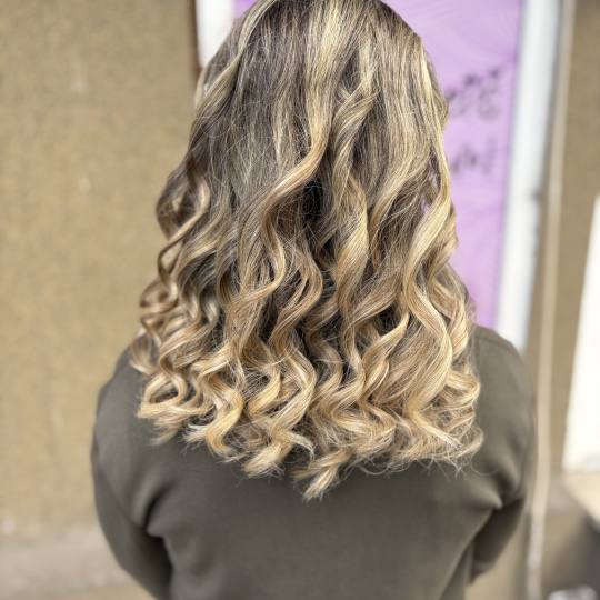 Beauty studio S #novisad Svečane i frizure za svadbu Svečana frizura - kosa srednje dužine