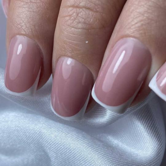 Ashanti Beauty Salon & Academy #beograd Ojačavanje noktiju Ojačavanje prirodnih noktiju gelom - fr