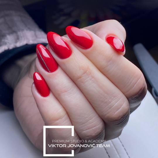 BEAUTY CENTER Viktor Jovanović #subotica Nadogradnja noktiju Korekcija noktiju - M velicina