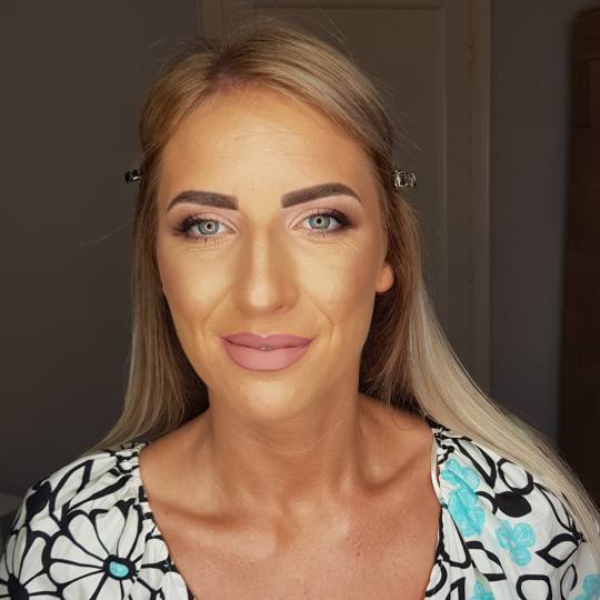 Ena beauty studio #nis Make-up / šminkanje Profesionalno šminkanje - bez veštačkih trepavica