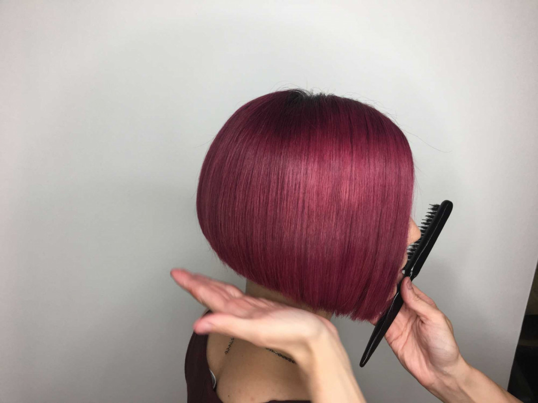 Žensko šišanje + feniranje - kosa srednje dužine - Cut 'n' Go, Novi Sad Žensko šišanje Frizerski saloni Žensko šišanje, Novi Sad, Rotkvarija, Podbara, Salajka