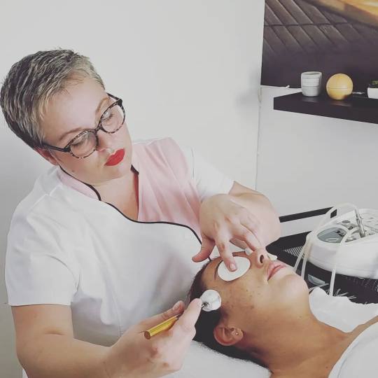 RUŠKA beauty studio #novisad Piling lica Dijamantska mikrodermoabrazija