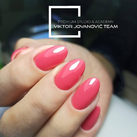 BEAUTY CENTER Viktor Jovanović #subotica Izlivanje noktiju Korekcija noktiju - S velicina