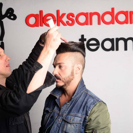 Aleksandar Team #beograd Muško šišanje Muško šišanje makazama + mašinicom - top stilista